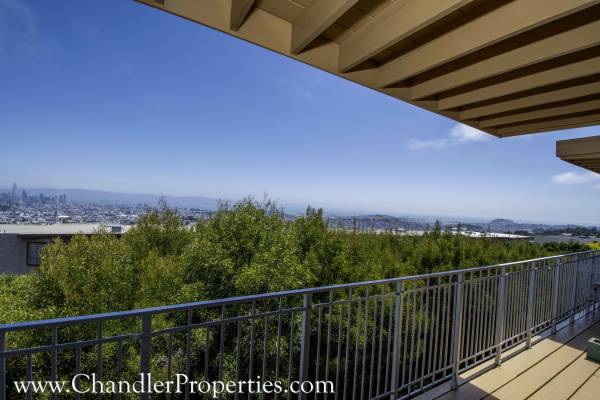 Apartments on Parkridge Dr · San Francisco photo 2