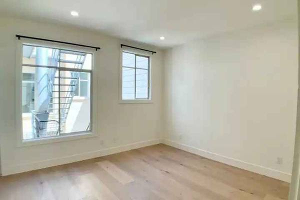 Remodeled 1/1. In-unit W/d! Dishwasher! Roof Deck! Bay Windows! Huge Closets! photo 5