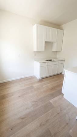0BR/1BA Apartment on 11th Avenue · Oakland photo 2