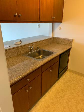 2BR/1BA Apartment · Belmont photo 4