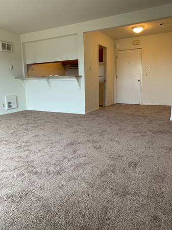 2BR/1BA Apartment · Belmont photo 2