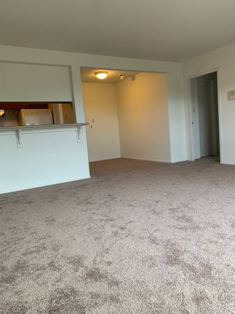2BR/1BA Apartment · Belmont photo 3