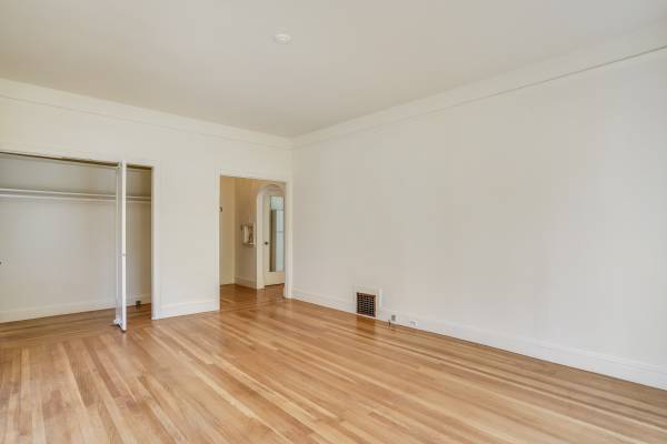 1BR/1BA Apartment · Oakland photo 3