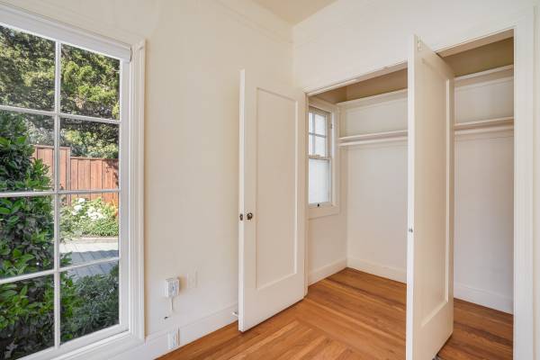 1BR/1BA Apartment · Oakland photo 4