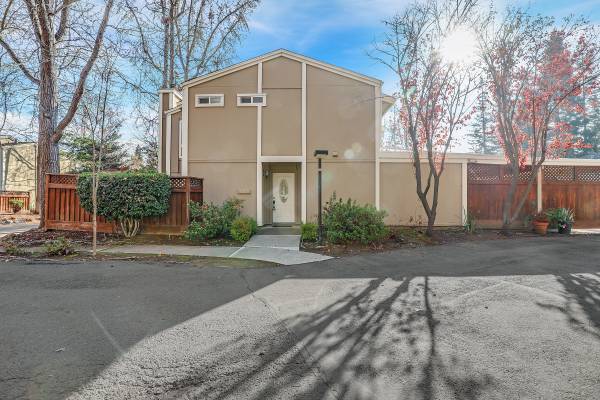Townhouses on Garden Creek Pl · Danville photo 2