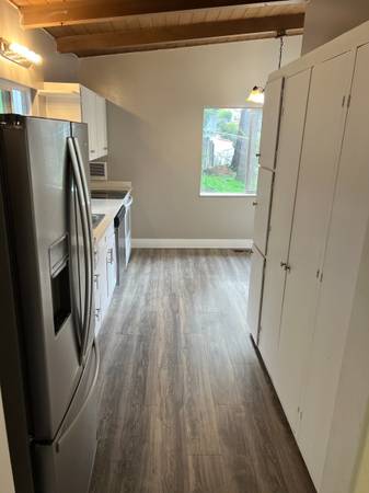3BR/1BA Duplex on Woodland Ave · San Rafael photo 3
