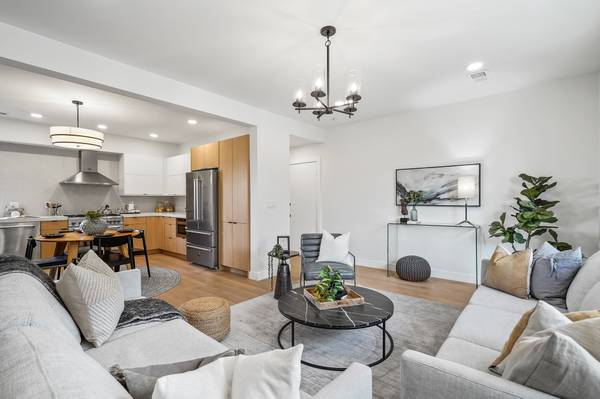 Dogpatch: Expansive Unfurnished Loft W/ Private Balcony, Office Alcove, 2 Bathrooms, Garage Parking &amp; Storage photo 2
