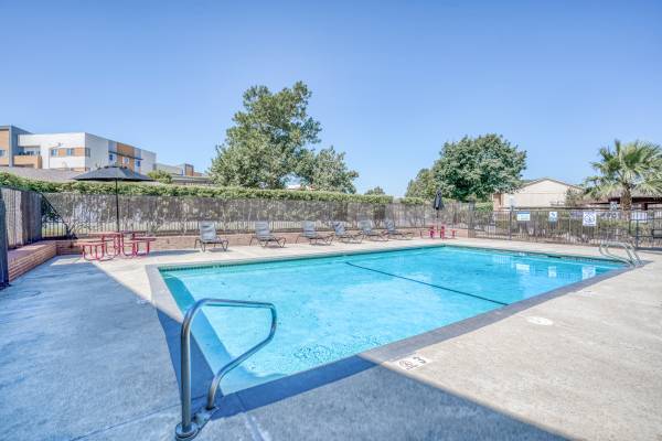 Mission Bay Apartments photo 3