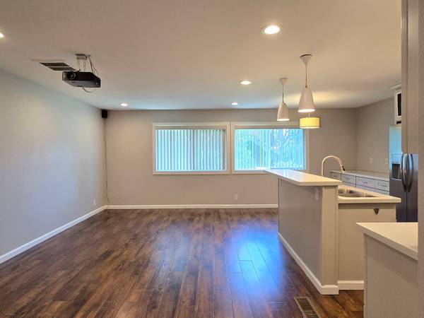 Remodeled Townhome In Beautiful Complex, A/c, Pool, Tennis Courts, Patio, Great Location! photo 5