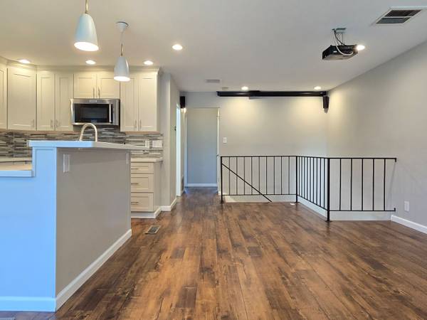 Remodeled Townhome In Beautiful Complex, A/c, Pool, Tennis Courts, Patio, Great Location! photo 4