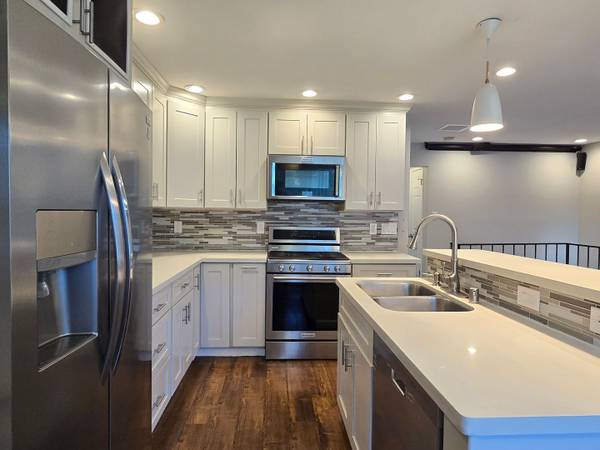 Remodeled Townhome In Beautiful Complex, A/c, Pool, Tennis Courts, Patio, Great Location! photo 3