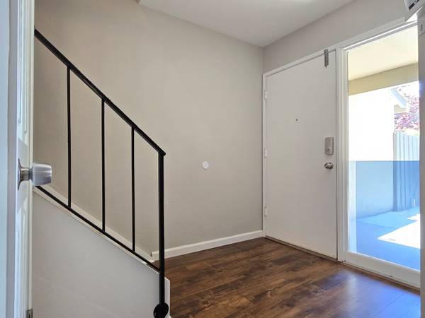 Remodeled Townhome In Beautiful Complex, A/c, Pool, Tennis Courts, Patio, Great Location! photo 2