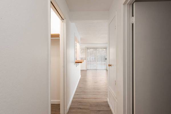 Apartments on Merrydale Rd1 · San Rafael photo 4