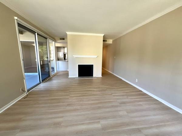 2BR/2BA Apartment on Carlmont Drive · Belmont photo 5
