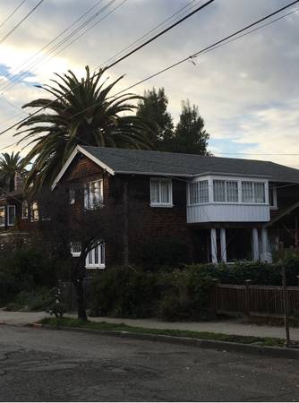 4BR/1BA Flat on Parker Street · Berkeley photo 4