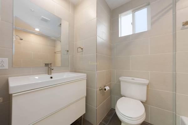 3BR/2BA Apartment on Harrison St · Oakland photo 2