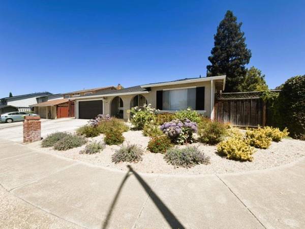4BR/2BA Single Family House on Church St · Gilroy photo 3