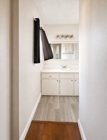 Spacious natural light filled remodeled house in San Leandro photo 4