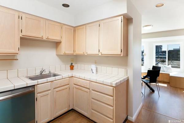 2BR/2BA Condo · San Francisco photo 4