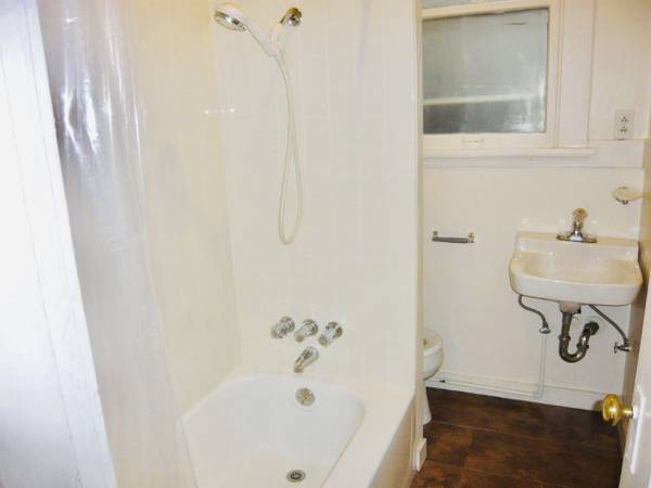 0BR/1BA Apartment on Sacramento Street · San Francisco photo 3