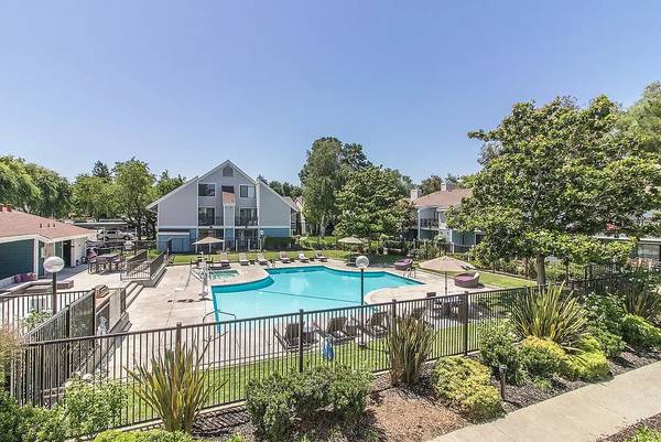 Brookside Oaks photo 2