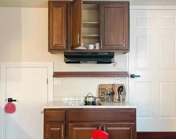 1BR/1BA Apartment on Elm Ave · Millbrae photo 5