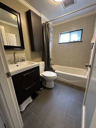 2BR/1BA Apartment · Berkeley photo 5
