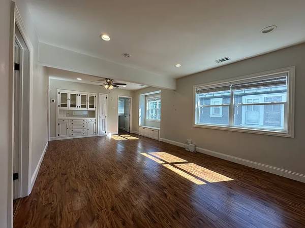 2BR/2BA Single Family House on E Saint James St · San Jose photo 2