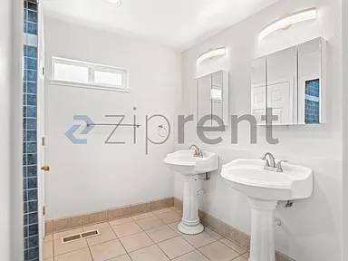 1443 Jeffery Ave photo 3