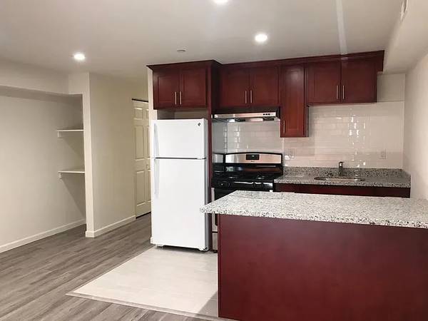 1BR/1BA Single Family House on Anza St · San Francisco photo 2