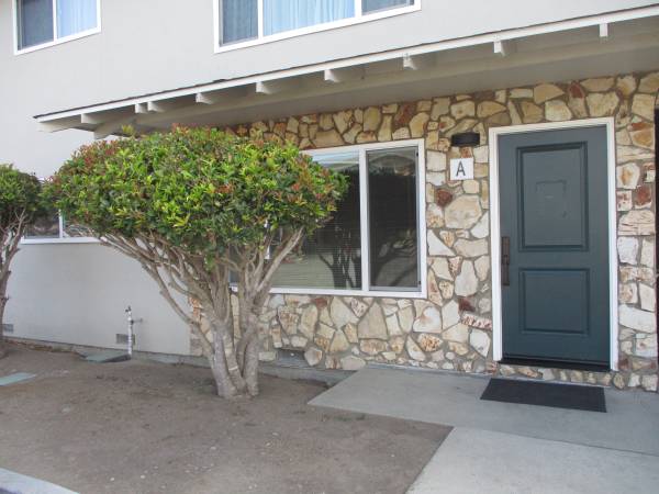 2BR/1BA Apartment on Capitola Rd. · Santa Cruz photo 2