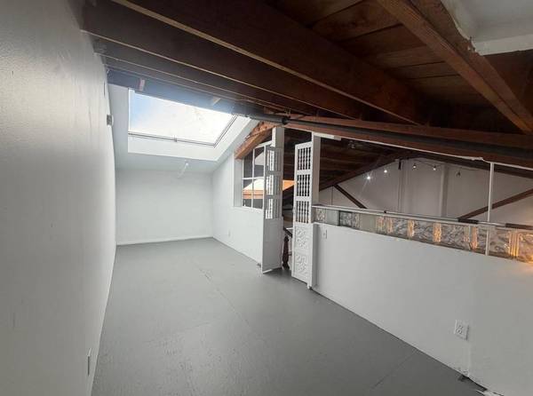 0BR/1BA Loft · Oakland photo 5