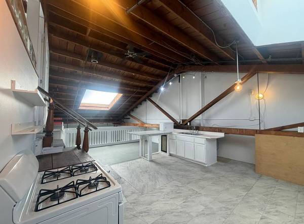 0BR/1BA Loft · Oakland photo 2