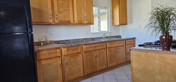 2BR/1BA Single Family House on Lowell Ave · Hayward photo 4