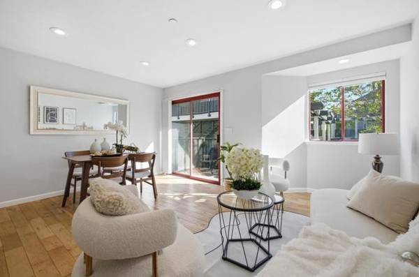 Beautiful European Style Condo 2 Beds/2 Full Bath Bright And Cheerful photo 3