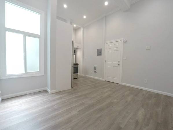 Apartments on 7th St · Oakland photo 2