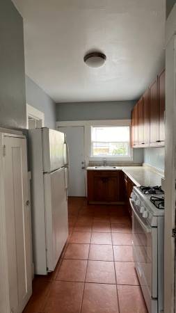0BR/1BA Apartment · Oakland photo 3