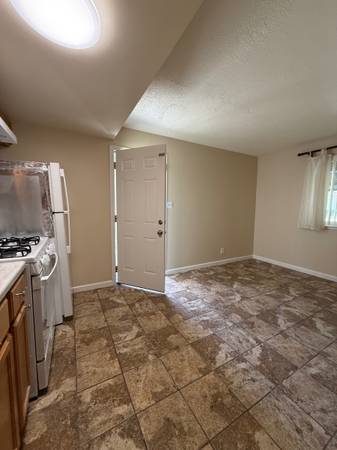 1BR/1BA Apartment · Redwood City photo 5