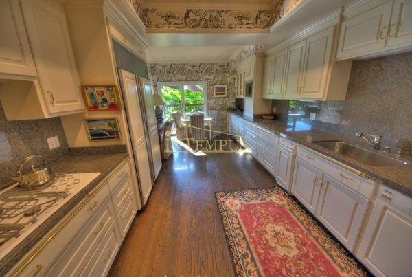 4BR/5BA Single Family House on Carriage Ct · Atherton photo 2