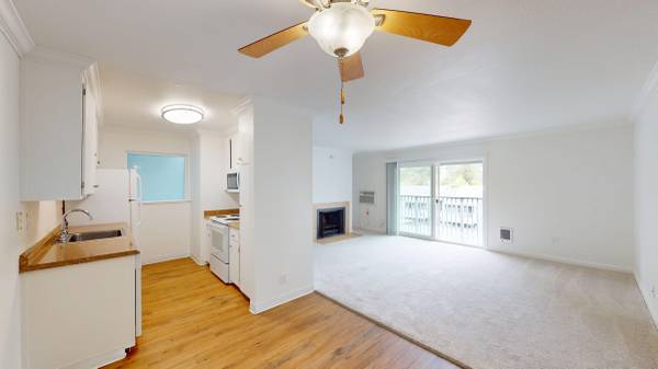 2BR/2BA Apartment on Alameda Del Prado - 325 · Novato