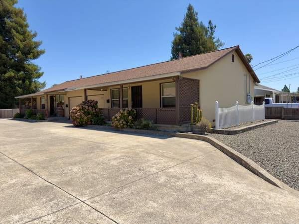 1BR/1BA Single Family House on Adrian Street · Napa photo 2