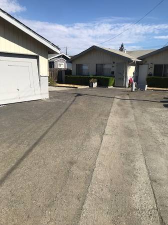 2BR/1BA Duplex · Hercules photo 2