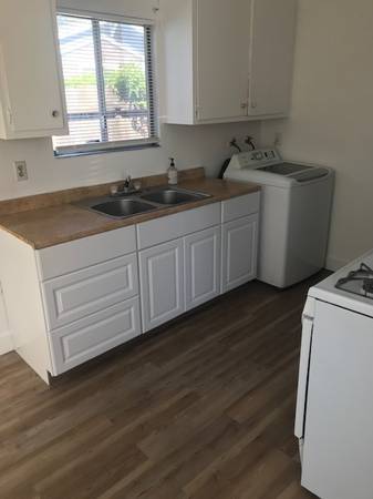 2BR/1BA Duplex · Hercules photo 5