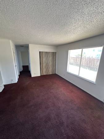 2BR/1BA Apartment on 82nd Ave. · Oakland photo 4