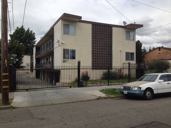 2BR/1BA Apartment on 82nd Ave. · Oakland