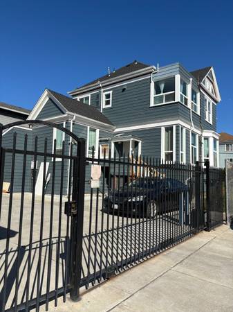 3BR/3BA Apartment on 9th Ave · Oakland photo 2