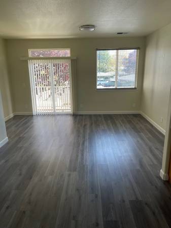 2BR/1BA Apartment on Prospect Avenue · Santa Rosa photo 2