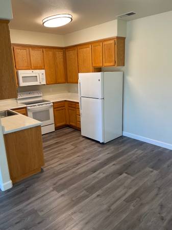 2BR/1BA Apartment on Prospect Avenue · Santa Rosa photo 3