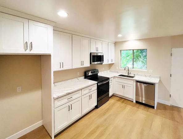 Spacious 3 Bedroom in Prime Location photo 5
