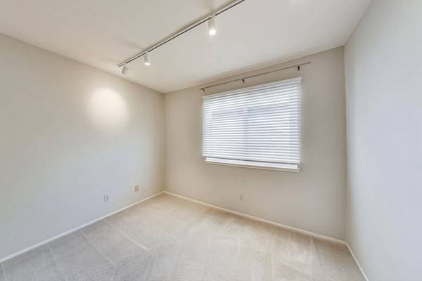 3BR/3BA Townhouse on Masonic Terrace · Fremont photo 2